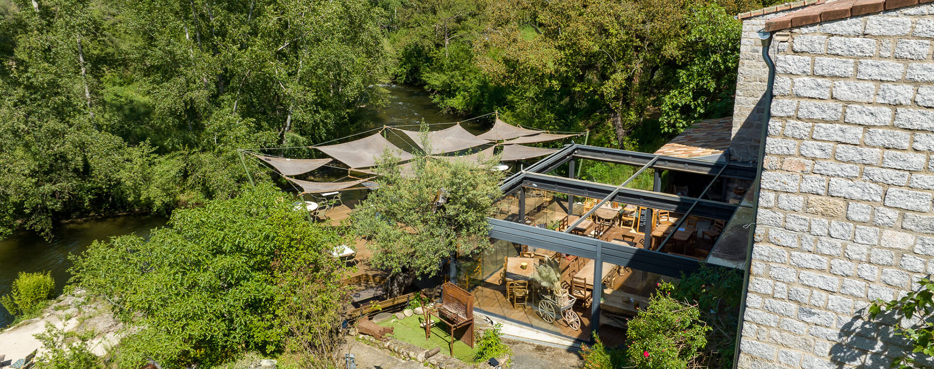 Vue de la terrasse de l’auberge en Corse U Mulinu