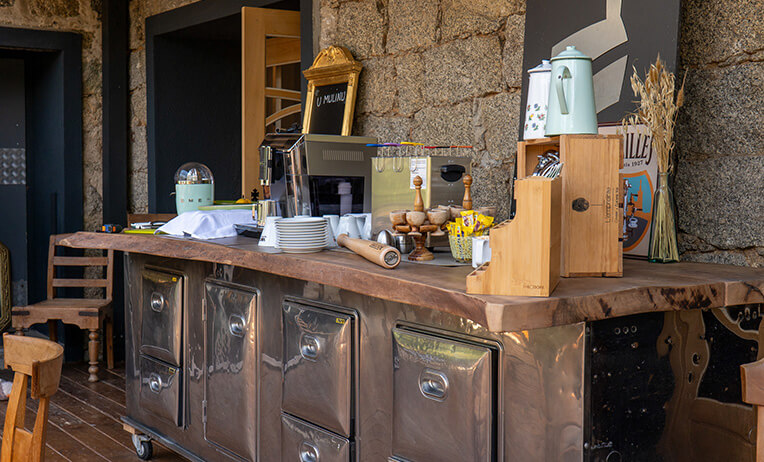 Petit-déjeuner, servi à l’Auberge U Mulinu en Corse à Casalabriva