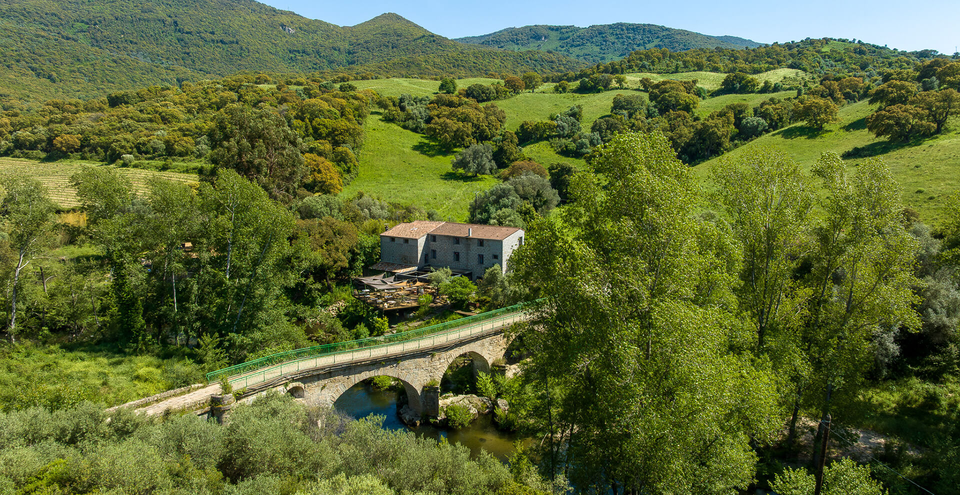 Vue aérienne de l’auberge en Corse U Mulinu à Casalabriva