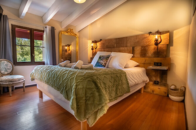 Lit 2 personnes de la Chambre avec lit double de l’Auberge U Mulinu à Casalabriva, auberge en Corse