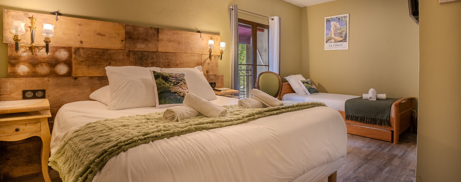 Chambre Triple avec lit deux personnes et 1 lit une place : votre hébergement en Corse à l’auberge U Mulinu