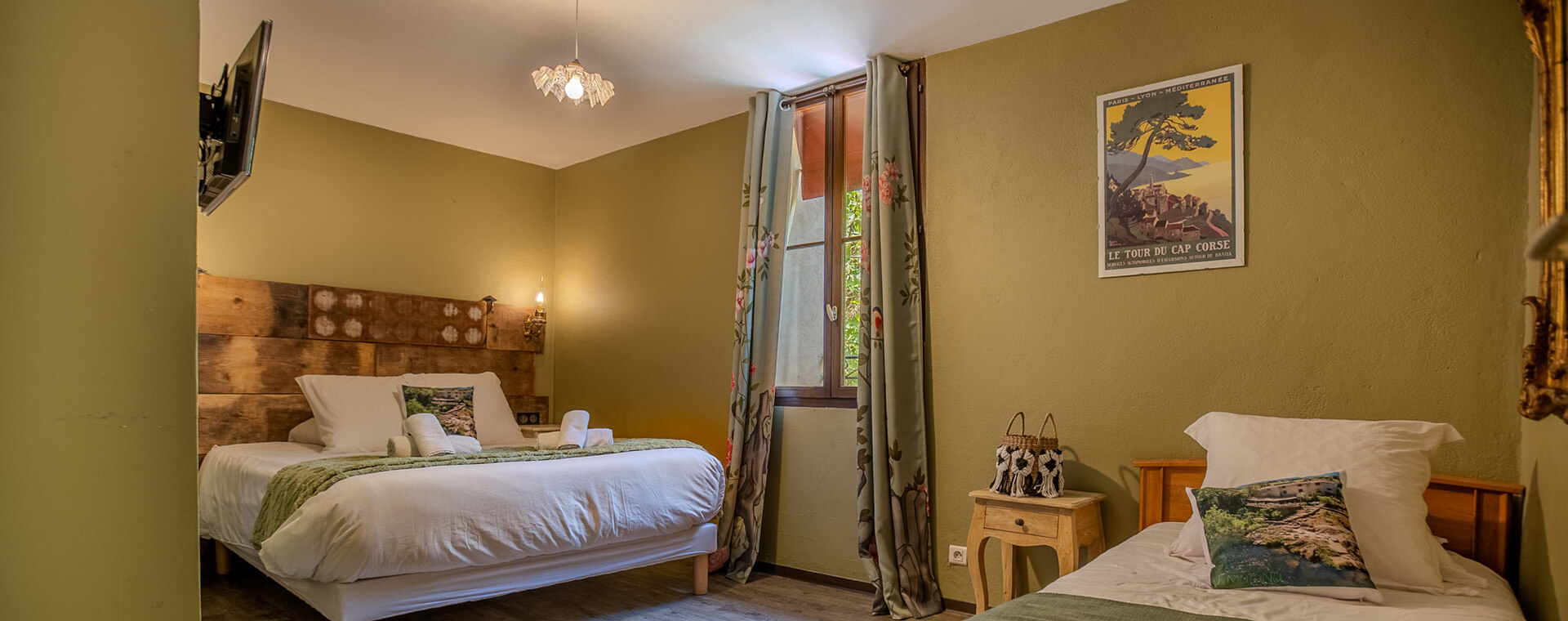 Chambre Triple avec lit deux personnes et 1 lit une place