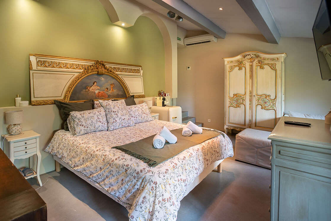 Chambre Triple avec lit deux personnes, votre hébergement en Corse-du-Sud à l’auberge U Mulinu