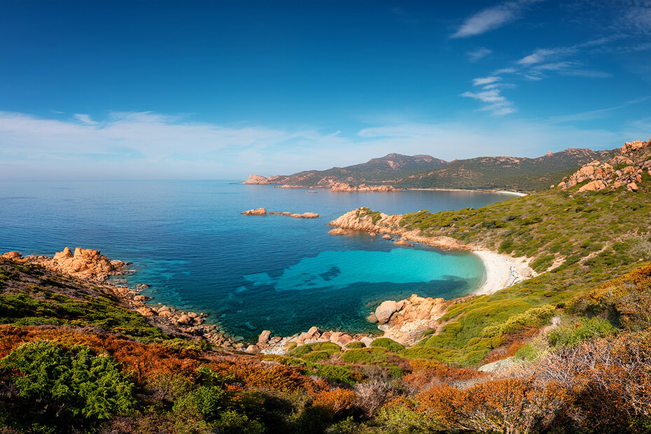 Vue de la plage de Propriano, explorez la Corse plurielle depuis l’auberge U Mulinu à Casalabriva