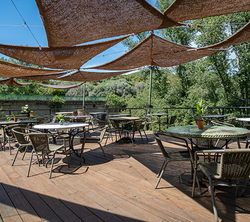 Restaurant en Corse de l’Auberge U Mulinu à Casalabriva et sa terrasse
